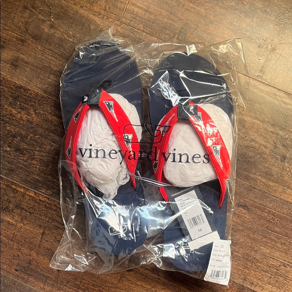 NWT Vineyard Vines Men's NEW ENGLAND PATRIOTS Flip Flops